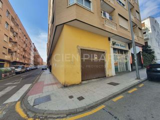Affitto Locale commerciale  Calle león gentico  bajo. Local comercial en esquina con ubicación inmejorable y gran visi