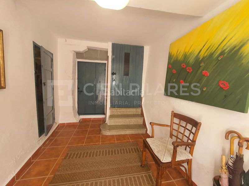 Foto 44f852fb-3eb8-4117-b0ce-9b3b035f30e2. Casa adossada a Muro de Aguas