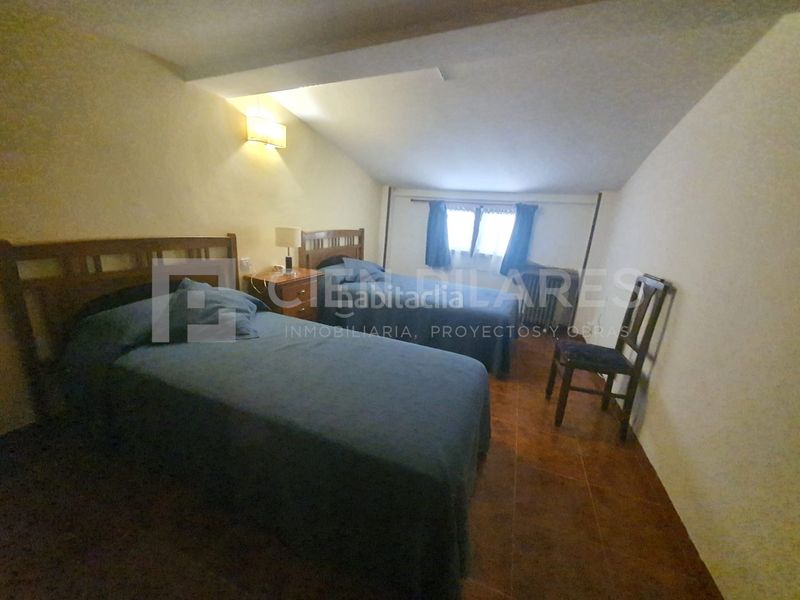 Foto 60e58cba-7a75-4239-80eb-38b395f5ffad. Casa adossada a Muro de Aguas