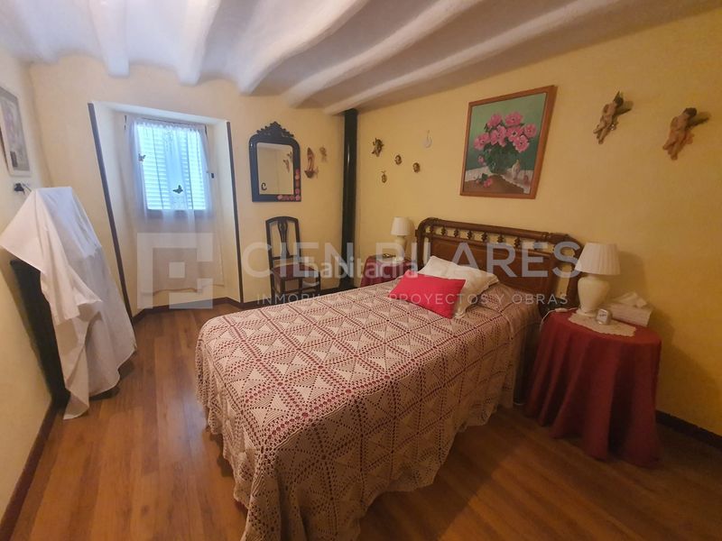 Foto ad1b5c4c-1eff-4f61-9caf-e4ae864d01e0. Casa adossada a Muro de Aguas