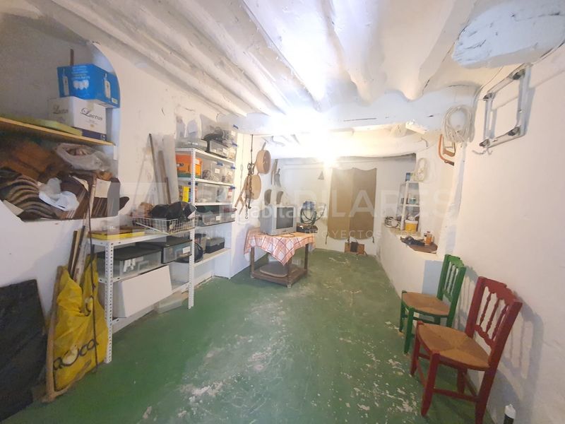 Foto b65ef5d7-2a64-45c1-a02e-c67412af3739. Casa adossada a Muro de Aguas