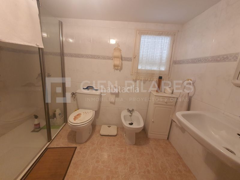 Foto b98855ec-3dcd-4a5e-9e9e-aff72a9fb618. Casa adossada a Muro de Aguas
