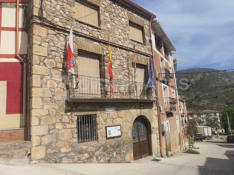 Foto cc65c9a3-cb73-4773-a45e-663514fe7472. Casa adossada a Muro de Aguas