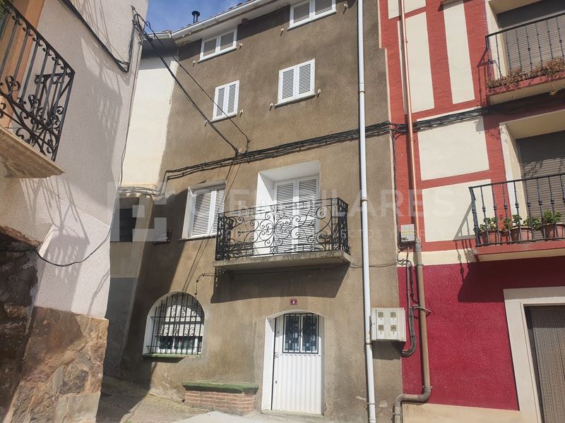 Foto cd21547a-a9b3-481b-ac4b-f254cc1632b4. Casa adossada a Muro de Aguas