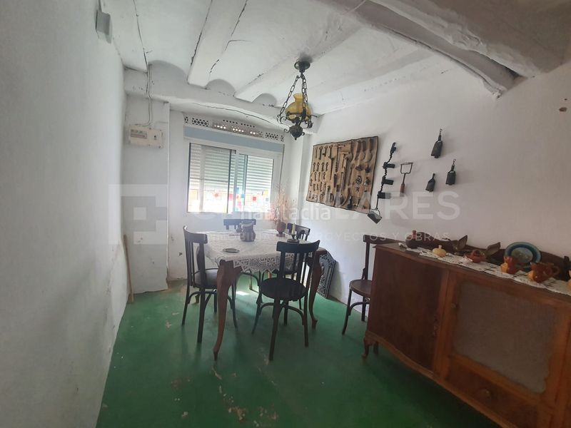 Foto f2d99ae8-7f97-44a7-8ab5-12ed41955f85. Casa adossada a Muro de Aguas