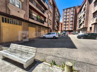 Local Comercial  Nueve de julio. Bajo de 22 m con práctica sobreplanta para trastero, ideal como