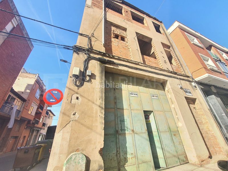 Foto c07acf6a-b46f-453d-a893-4062b2e2cbae. Bâtiment à usage industriel dans Quel
