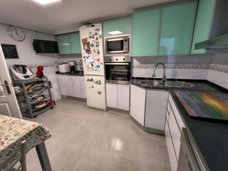 Casa a schiera  Calle el sol. Casa de 3 plantas, muy bien conservada y lista para entrar a viv