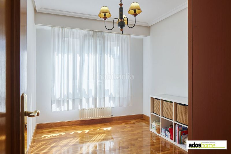 Foto ddc37d17-4b95-48c0-9ba8-85d2585e8ce0. Pis amb calefacció aparcament a Zarautz