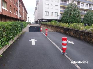 Aparcament cotxe a Zarautz. Garaje abierto en urbanizacion santillana