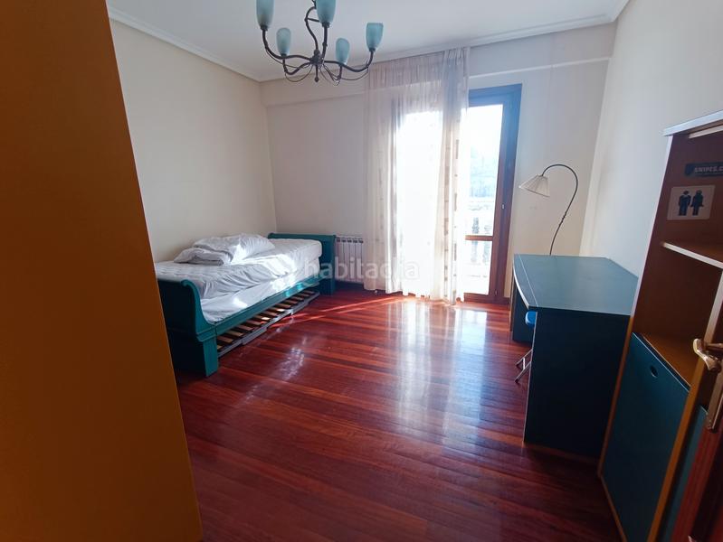 Foto 95c5d856-c757-4d38-8e5c-a8d5a9c5826f. Casa adossada amb xemeneia calefacció a Aretxabaleta