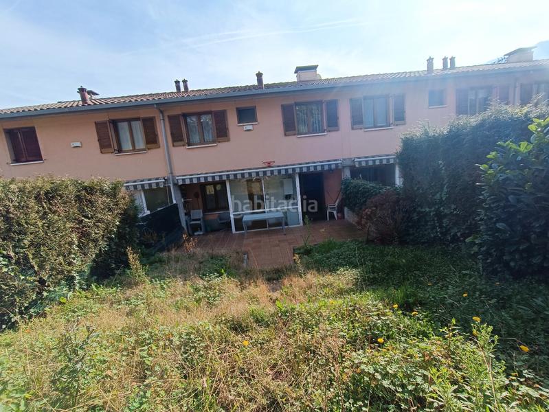 Foto 99249dc1-1edb-4fa8-bb59-7ee536504243. Casa adossada amb xemeneia calefacció a Aretxabaleta
