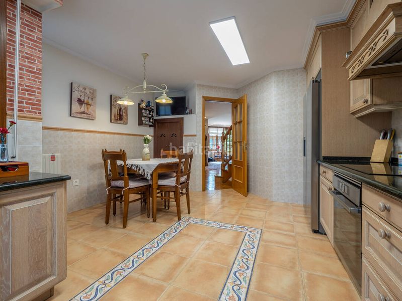 Foto 16dbda6a-9acd-43bc-b31a-b06492622024. Casa adossada amb calefacció aparcament a Zarautz
