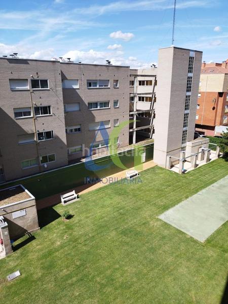 Foto 659c3881-6201-48b8-8b01-d2bf6825e524. Rent flat with heating parking in La Vega - La Sal León