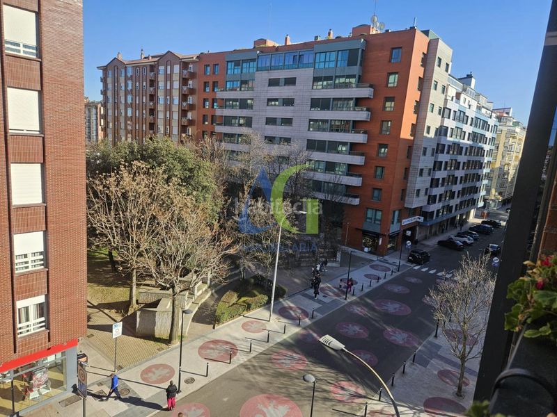 Foto c6782aa7-df95-407c-973e-6e7b299873d9. Pis amb calefacció aparcament a San Claudio - La Chantría León