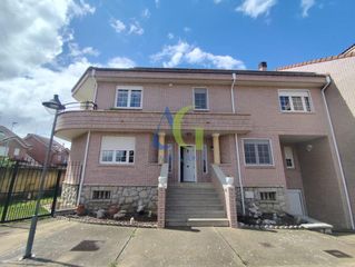 House  Juan fernandez garcia - urbanización villazulema