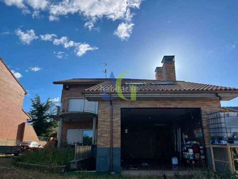 Foto 5a67124f-9599-498a-90d1-19fa86b39da0. Casa amb calefacció aparcament a Sariegos