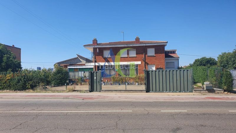 Foto a09cd9a4-5563-40b0-b9a6-e42cdf949631. Casa amb calefacció aparcament a San Mamés - La Palomera León