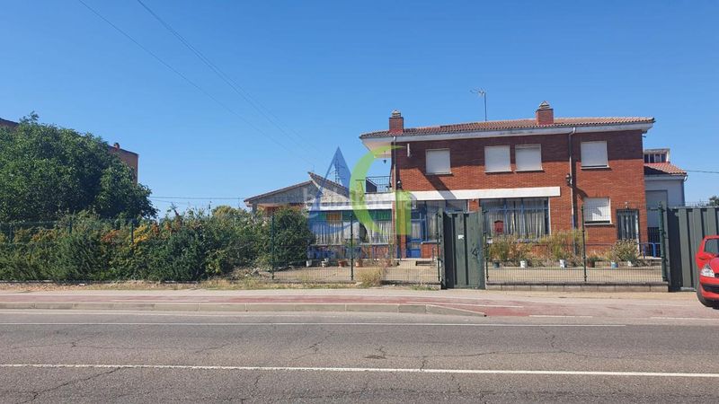 Foto e1148d11-f28f-4c23-accd-3e97460b00ef. Casa amb calefacció aparcament a San Mamés - La Palomera León