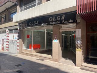 Local commercial à Calle antolin lopez pelaez 26. Local en el centro de ponferrada, listo para trabajar. 300m2.