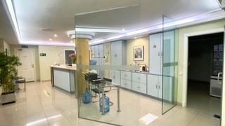 Local Comercial en Calle camino de santiago 41. Clnica dental totalmente equipada, con actividad y cartera de c