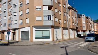 Local commercial à Avenida de américa 86. Se vende amplio local comercial en avenida de américa, ponferrad