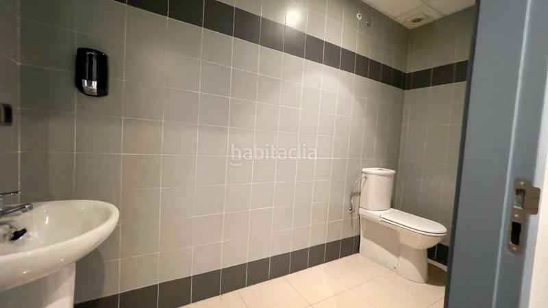 Foto 7f848b3f-9e49-4639-843a-10ee6182fb08. Locale commerciale in avenida de américa 86 in Zona Alta Ponferrada