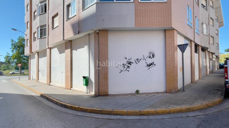 Foto a1561358-1b00-44b4-a703-4367da3233be. Locale commerciale in avenida de américa 86 in Zona Alta Ponferrada