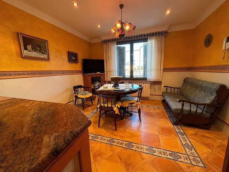 Foto 0aaabc4c-76ad-455e-a663-601137dac31b. Chalet in calle del ouro 24 in Cacabelos