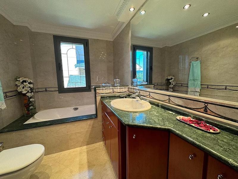 Foto 26cf10cc-5977-48ed-aa00-478d050ba917. Chalet in calle del ouro 24 in Cacabelos