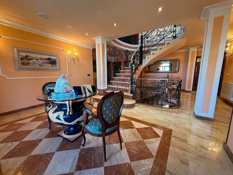 Foto 2fdc8e60-4d98-4986-9971-9315f2d4702a. Chalet in calle del ouro 24 in Cacabelos