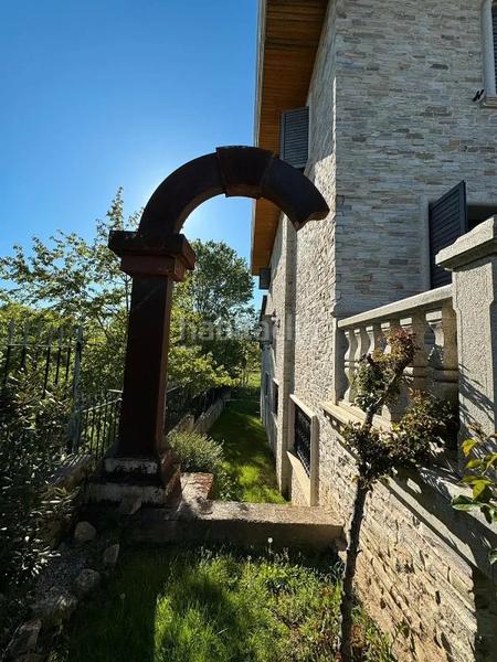 Foto 58094c21-44be-4553-a476-1bf7c352411a. Chalet in calle del ouro 24 in Cacabelos