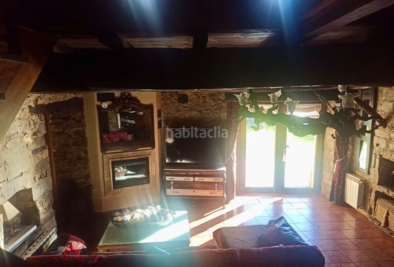 Foto 93cd081a-50e8-45b8-a840-7944b3f73e56. Masia a calle carretera 19 a Arganza