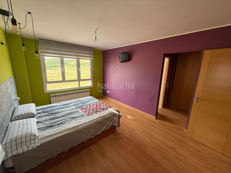 Foto 16154fc1-0998-420d-99e3-abefea946b58. Casa aparellada amb calefacció aparcament a Cacabelos
