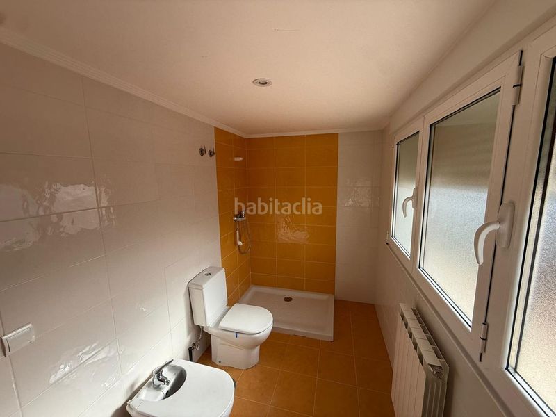 Foto 17f8e6c1-8fc7-495f-aeb1-45ab10847786. Casa aparellada amb calefacció aparcament a Cacabelos