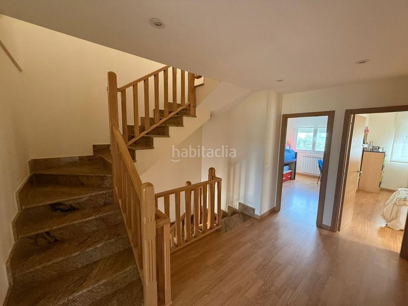 Foto 6ad90e21-fa6d-433d-bd29-ec1c2d8348a9. Casa aparellada amb calefacció aparcament a Cacabelos