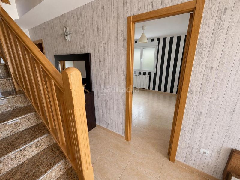 Foto 7d597c64-2190-4c13-847d-d42b95e8e7e8. Casa aparellada amb calefacció aparcament a Cacabelos