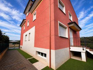 Doppelhaus  Calle historiador orosio. ?? vivienda pareada en venta en urbanización el foyo – cacabelos