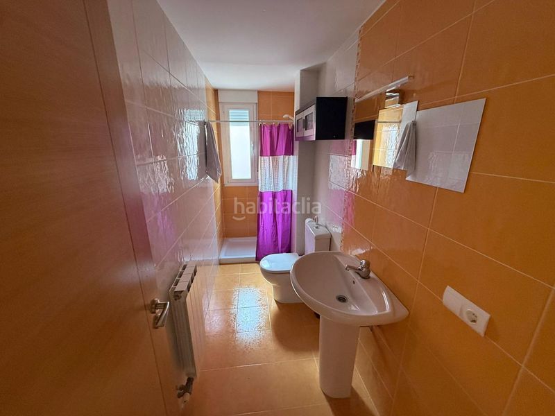 Foto a8c7a3ec-99a7-4cc8-94c3-62c0d2945adf. Casa aparellada amb calefacció aparcament a Cacabelos