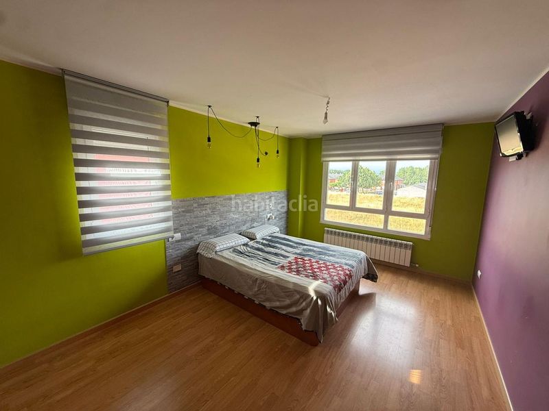 Foto c341e0cb-c92b-4d4c-9c35-da85688ef7e6. Casa aparellada amb calefacció aparcament a Cacabelos