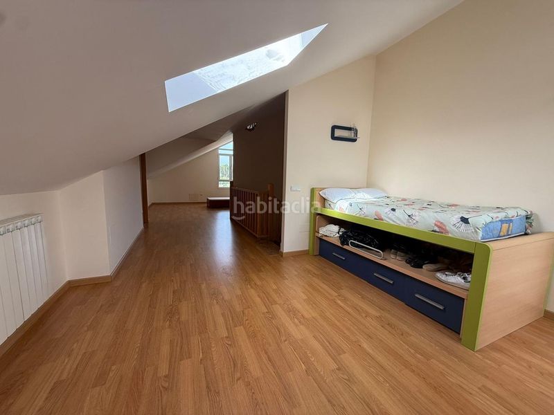 Foto d6428861-7eab-43a8-ada4-f7abd92d3c4d. Casa aparellada amb calefacció aparcament a Cacabelos