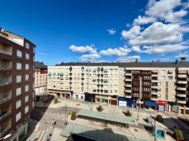 Foto 81f2cea3-84df-4eda-9e18-ac2a1a15d721. Appartamento in calle ramón y cajal 1 in Centro Ponferrada
