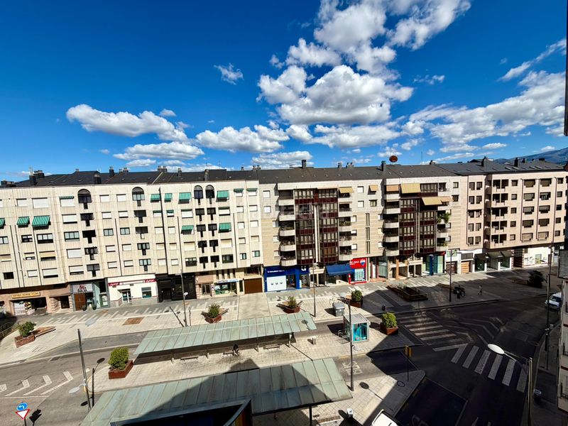 Foto d772e3ea-bcc0-437d-bbce-bbea9ab6a41c. Appartamento in calle ramón y cajal 1 in Centro Ponferrada
