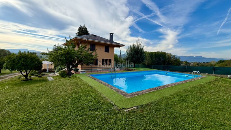 Foto 03dc1e2e-58c3-4625-90b8-c2ba4c68b4fe. Casa amb xemeneia calefacció piscina a Cubillos del Sil