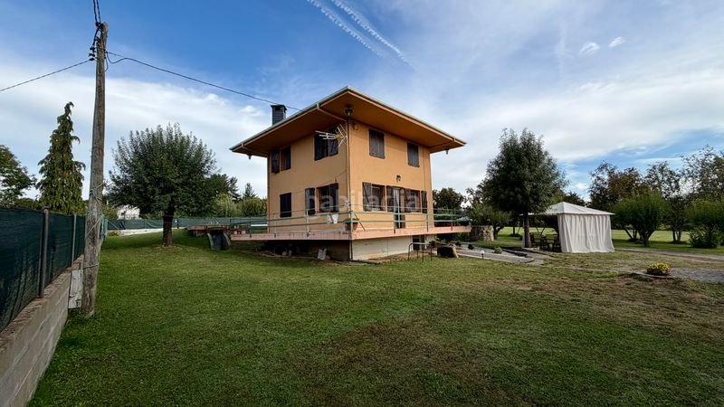 Foto d071407d-b248-446f-ab18-158a91e02e50. Casa amb xemeneia calefacció piscina a Cubillos del Sil