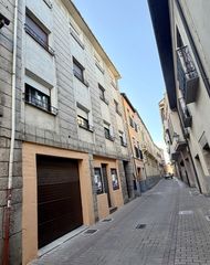 Piso en Calle el parais�n 12. Vivienda reformada con plaza de garaje en casco historico de pon