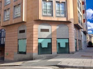 Location Local commercial à Avenida compostilla 14. Local acondicionado con 150 m2 en planta y 120 m2 en sótano.