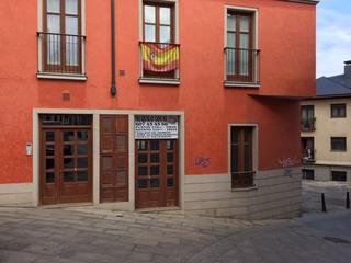 Location Local commercial à Camino antigua subida calzada 3. Local en casco antiguo junto a la plaza del ayuntamiento.
santa