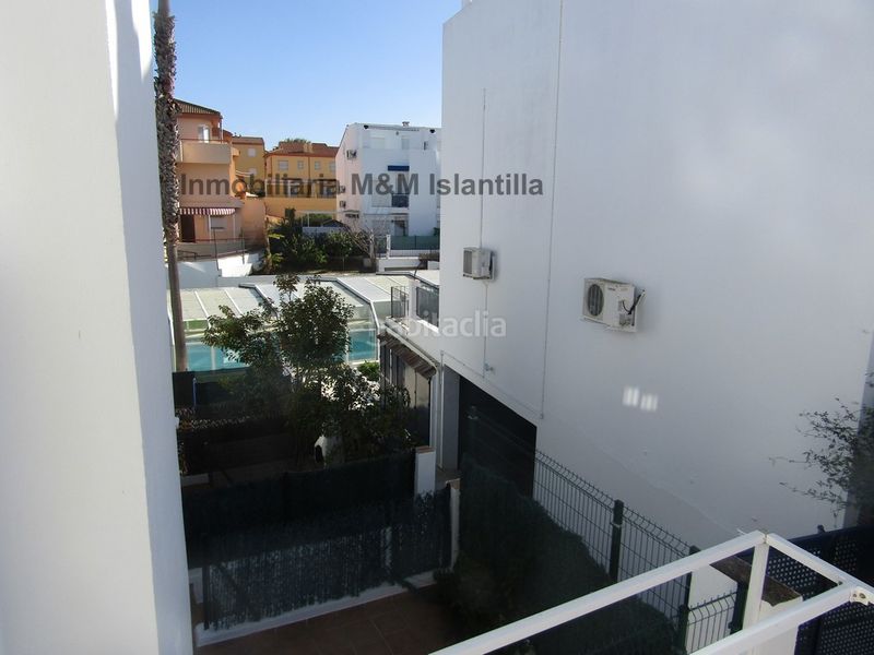 Foto 1c75d2b1-55c0-4e99-a933-e903bcd39a95. Casa adossada amb aparcament piscina a Islantilla golf Islantilla