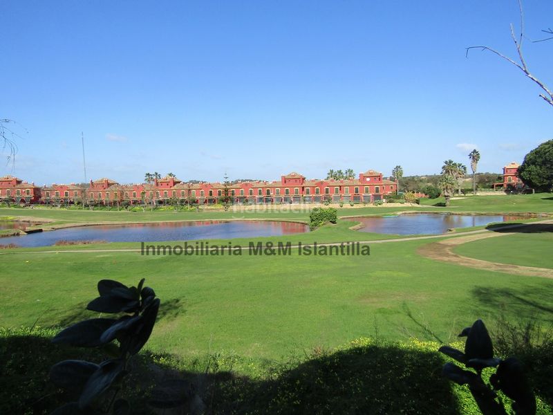 Foto 491c6626-4c32-41bf-9bf7-4d523e655f82. Casa adossada amb aparcament piscina a Islantilla golf Islantilla